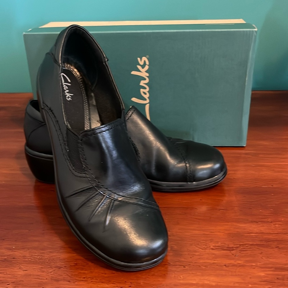 Black leather prairie iris clarks
